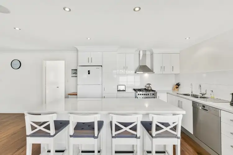 2/10 Avi Court, Labrador QLD 4215