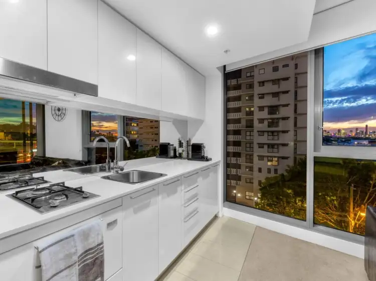 10513/8 Harbour Road, Hamilton QLD 4007