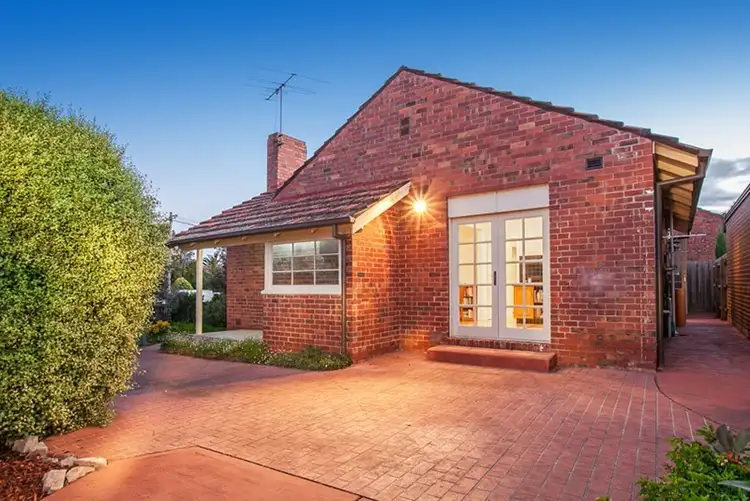 11 Armstrong Street, Reservoir VIC 3073