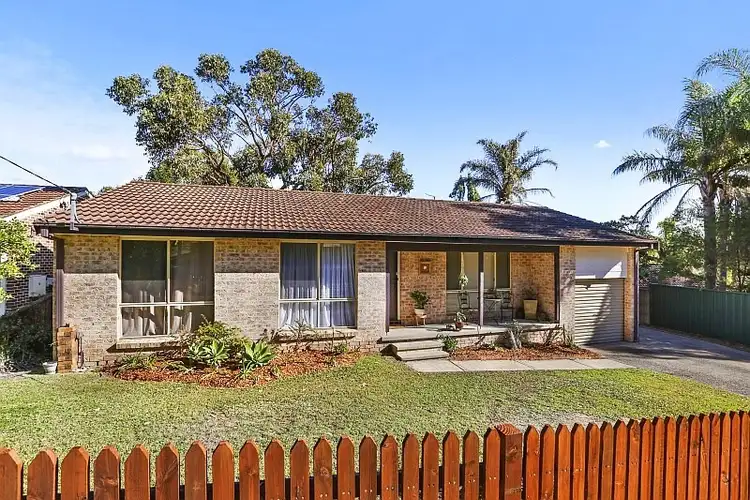 2 Debra Anne Drive, Bateau Bay NSW 2261