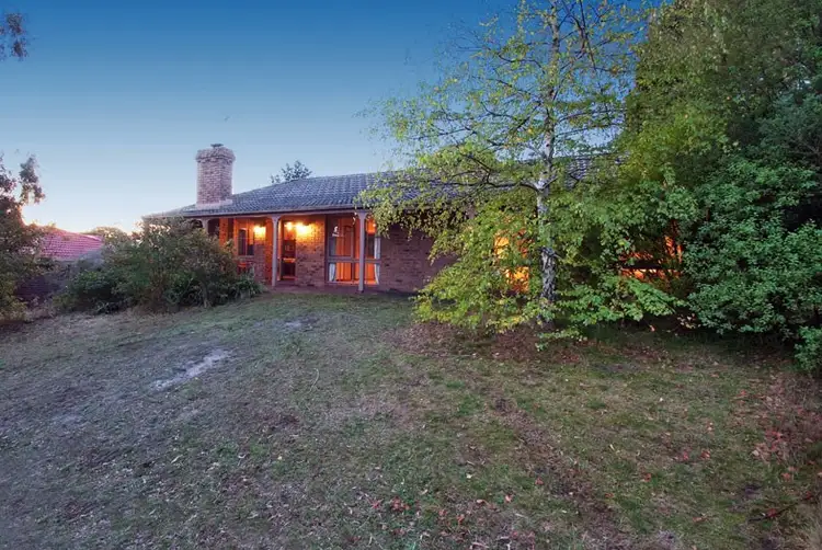 33 LEMONGROVE Crescent, Croydon Hills VIC 3136