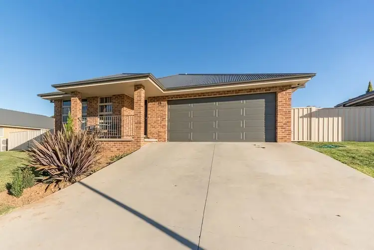23 Robinson Court, Orange NSW 2800