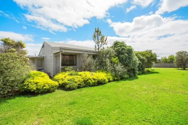 24 Malcalm Avenue, Surf Beach VIC 3922