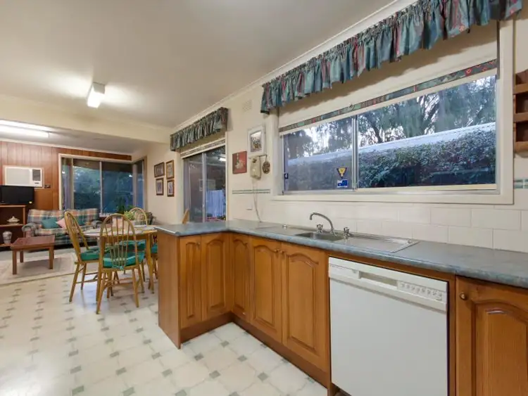 Second view of Homely house listing, 4 Bogong Court, Frankston VIC 3199