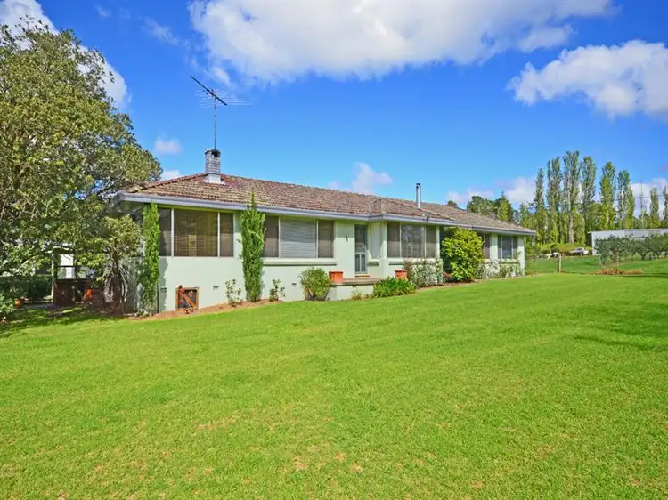 43 Oaks Road, Thirlmere NSW 2572