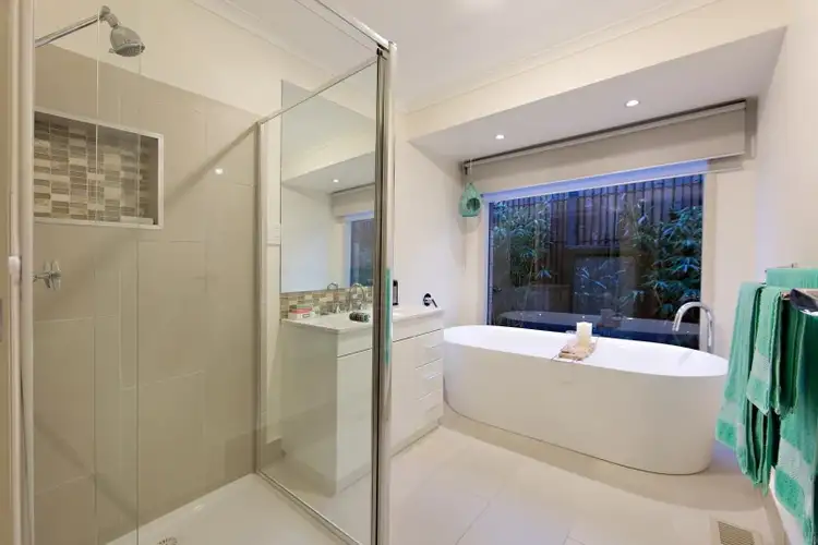 Fifth view of Homely house listing, 4 Turnberry Court, Frankston VIC 3199