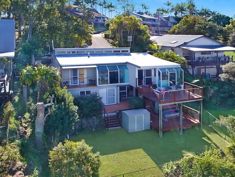 11 Broadwater Esplanade, Bilambil Heights NSW 2486