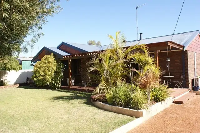 17 Flanagan Way, Dongara WA 6525
