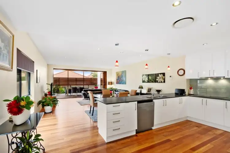1/21 Donald Avenue, Paradise Point QLD 4216