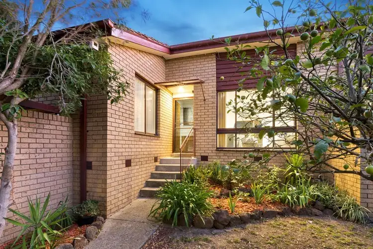 24/2A Inga Street, Oakleigh East VIC 3166