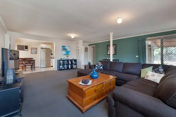 Fourth view of Homely house listing, 2 Waverley Court, Craigieburn VIC 3064