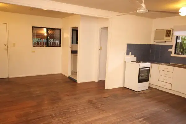 2/10 Reservoir Road, Manoora QLD 4870