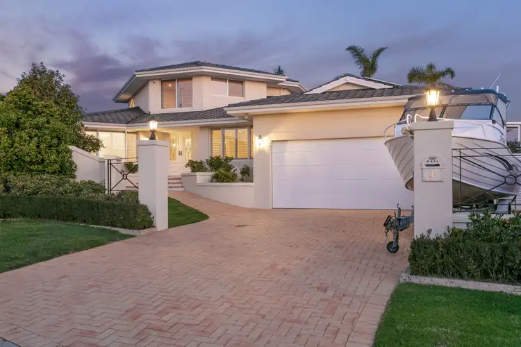 16 Volunteer Place, Ocean Reef WA 6027