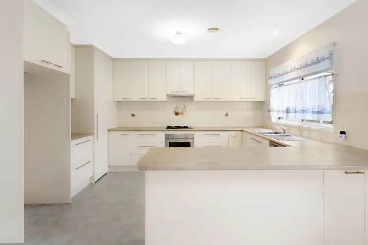 Fifth view of Homely house listing, 9 Grandview Close, Drouin VIC 3818