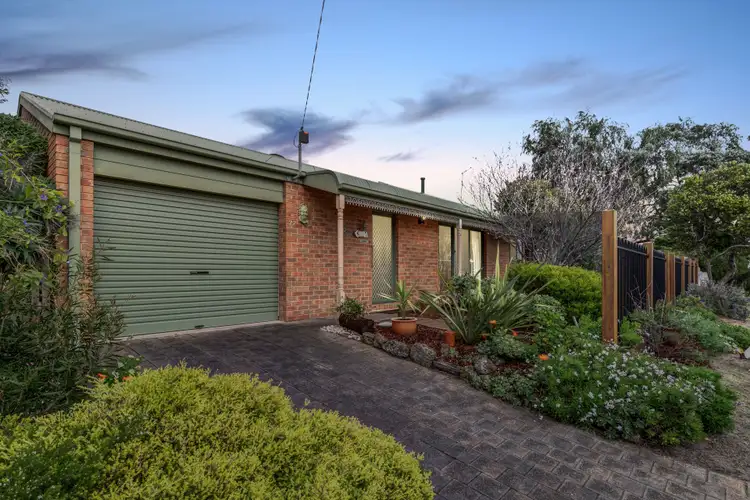 77 Woonton Crescent, Rosebud VIC 3939