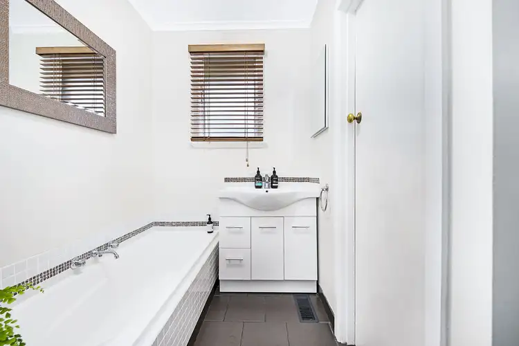 Sixth view of Homely house listing, 2/4 Rowan Court, Mount Waverley VIC 3149