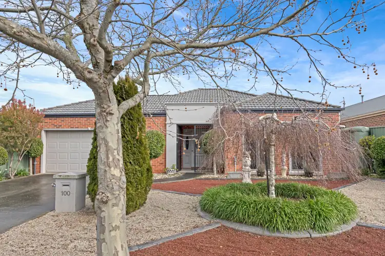 100 Stirling Drive, Lake Gardens VIC 3355