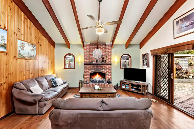 Second view of Homely house listing, 10 Warrawee Circuit, Frankston VIC 3199