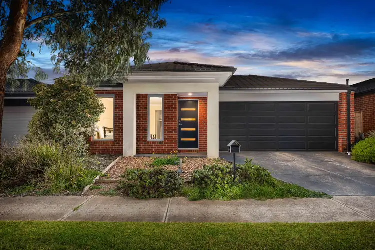 32 Longreach Parade, Point Cook VIC 3030