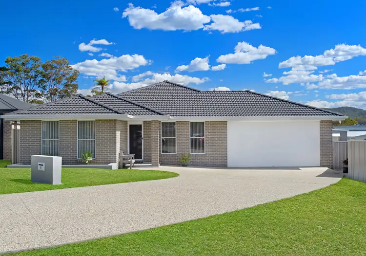 4 Celtic Court, Lake Cathie NSW 2445