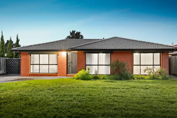 19 Bluegrass Crescent, Pakenham VIC 3810