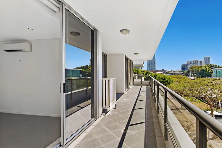 417/3 Como Crescent, Southport QLD 4215