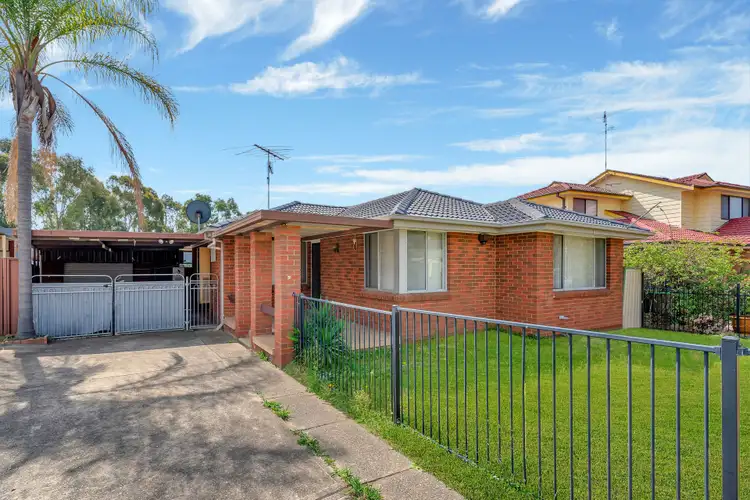 4 Hakea Close, Casula NSW 2170