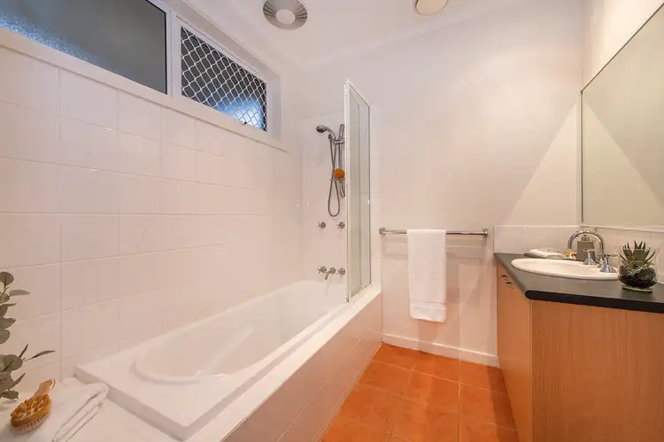 Fourth view of Homely townhouse listing, 3/2 Bapaume Avenue, Edithvale VIC 3196