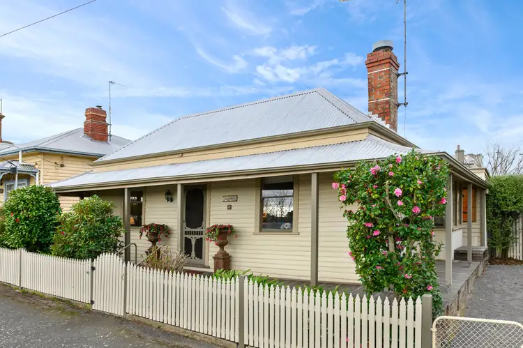 4 Doveton Crescent, Soldiers Hill VIC 3350