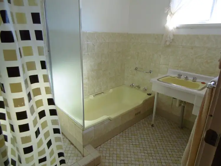 Fifth view of Homely house listing, 4 Downes Crescent, Parkes NSW 2870