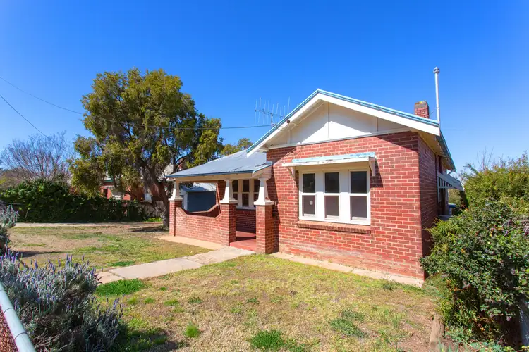21 Bartlett Avenue, Cowra NSW 2794