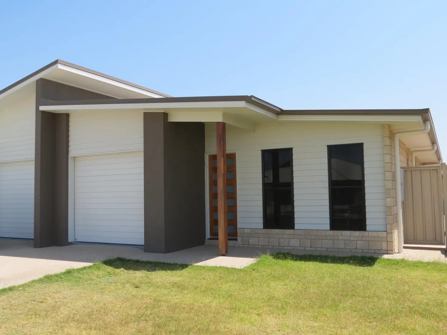 Main view of Homely semi-detached listing, 2/20 Wright Street, Emerald QLD 4720