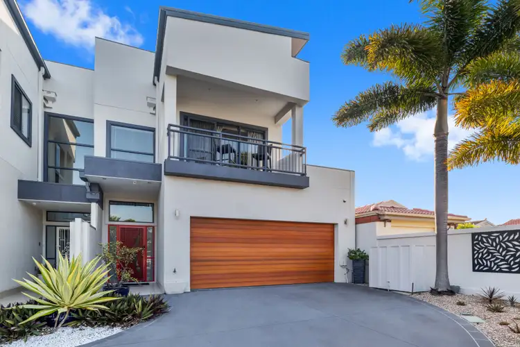 2/60 Bayview Street, Runaway Bay QLD 4216