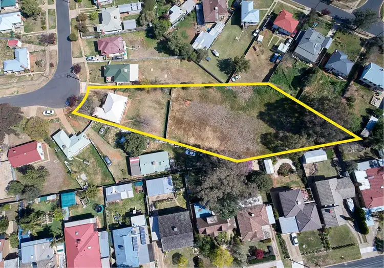 25 Phillip Avenue, Mount Austin NSW 2650
