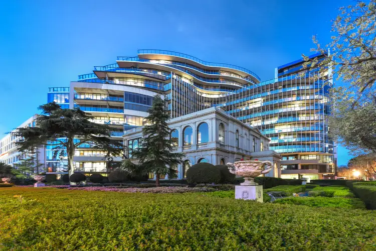 1006/55 Queens Road, Melbourne VIC 3004