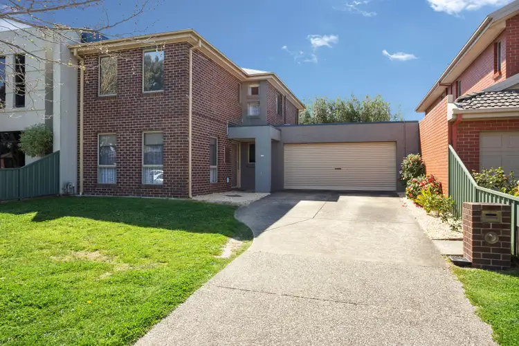 20 Lake Gardens Avenue, Lake Gardens VIC 3355