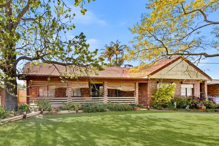42 Racecourse Avenue, Menangle Park NSW 2563