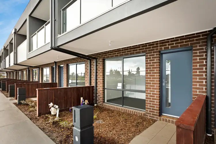 9/1 Village Way, Pakenham VIC 3810