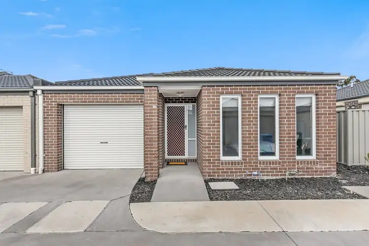17 Renlik Circuit, Cranbourne North VIC 3977
