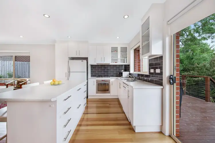 2/17 Lewis Grove, Mount Waverley VIC 3149