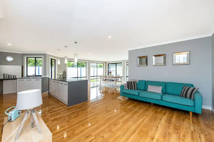 14 Pineknoll Gardens, Meadow Springs WA 6210