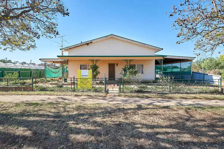 25 Loughnan Street, Coolamon NSW 2701