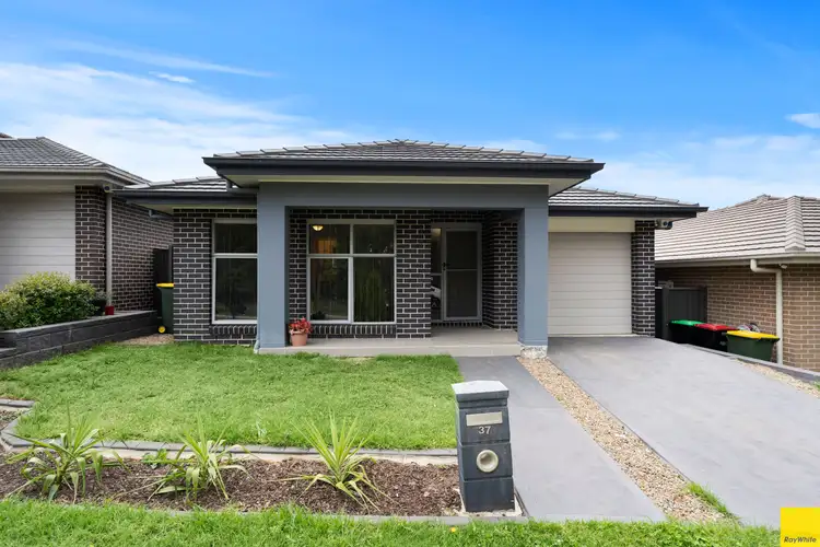 37 Portsmouth Circuit, Jordan Springs NSW 2747