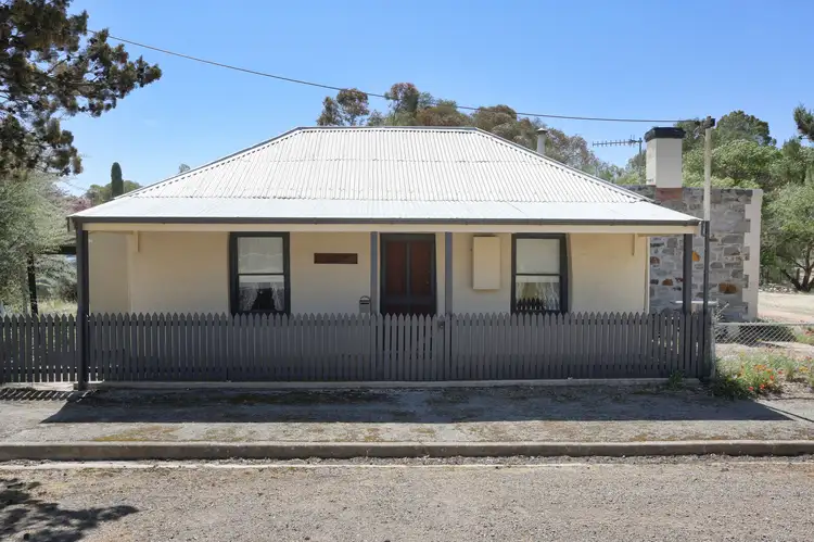 21 Upper Thames Street, Burra SA 5417
