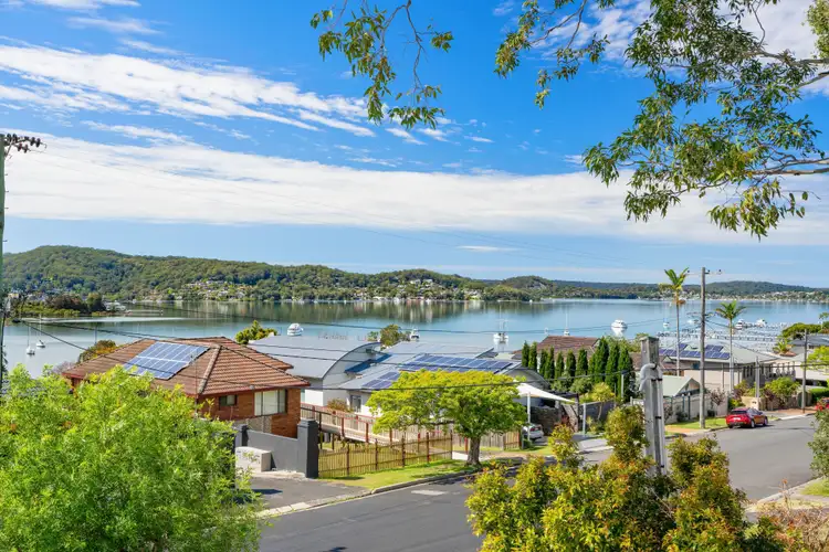 110 Albany Street, Point Frederick NSW 2250