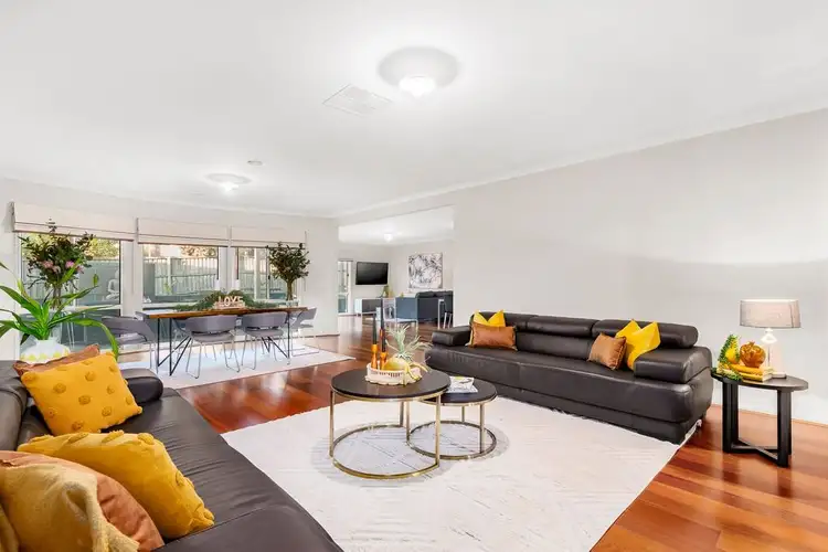 19 Bloomfield Drive, South Morang VIC 3752