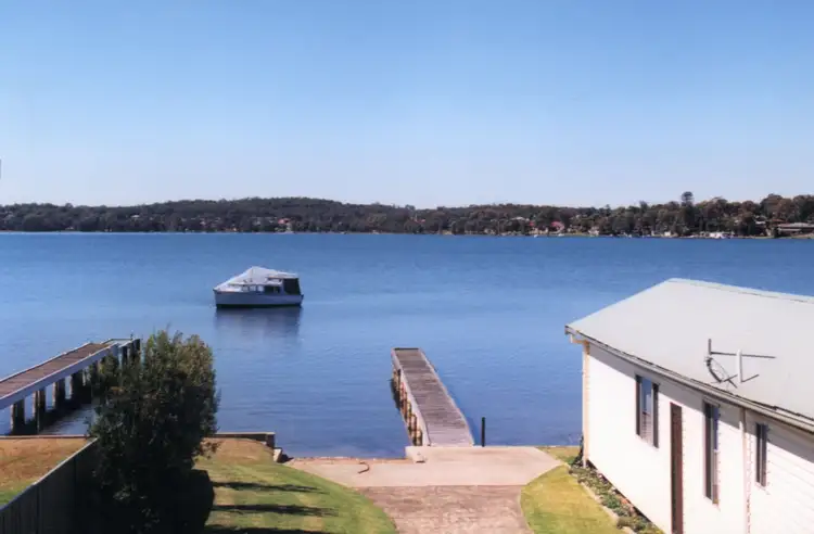 15 Grand Parade, Bonnells Bay NSW 2264