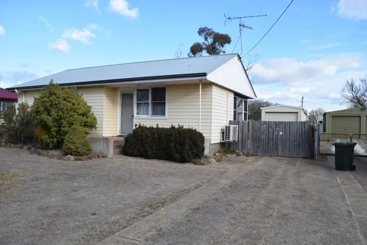 4 Youman Street, Guyra NSW 2365