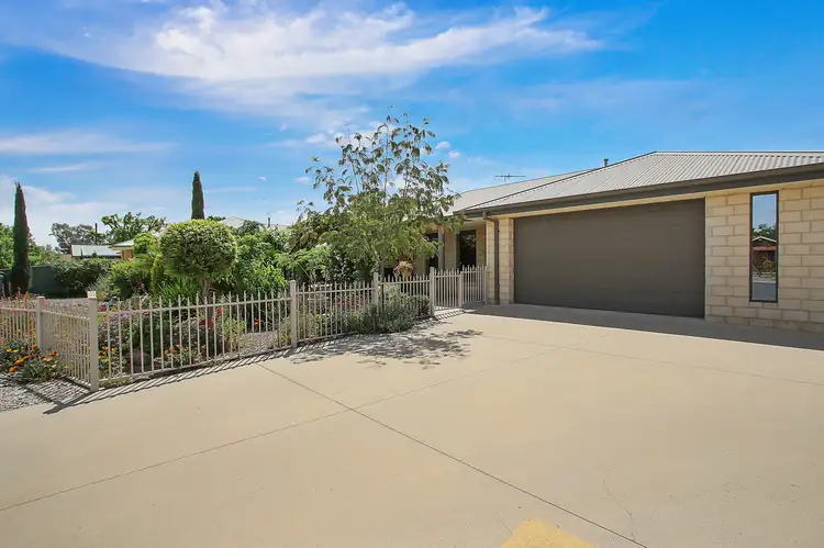 5 Hall Court, Howlong NSW 2643