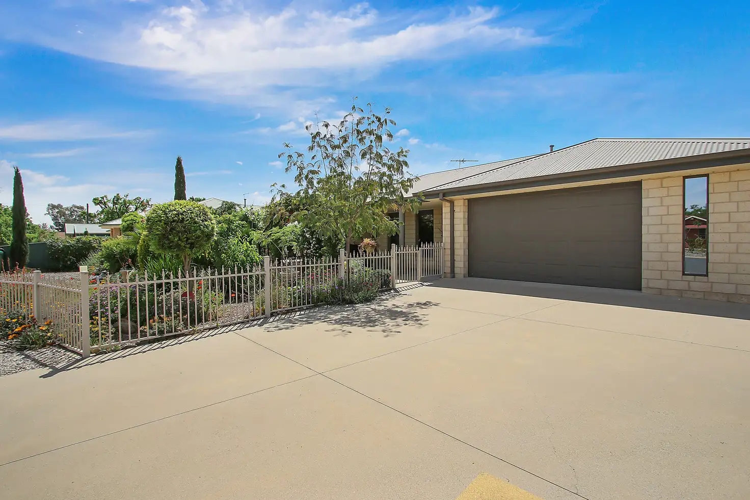 Main view of Homely house listing, 5 Hall Court, Howlong NSW 2643